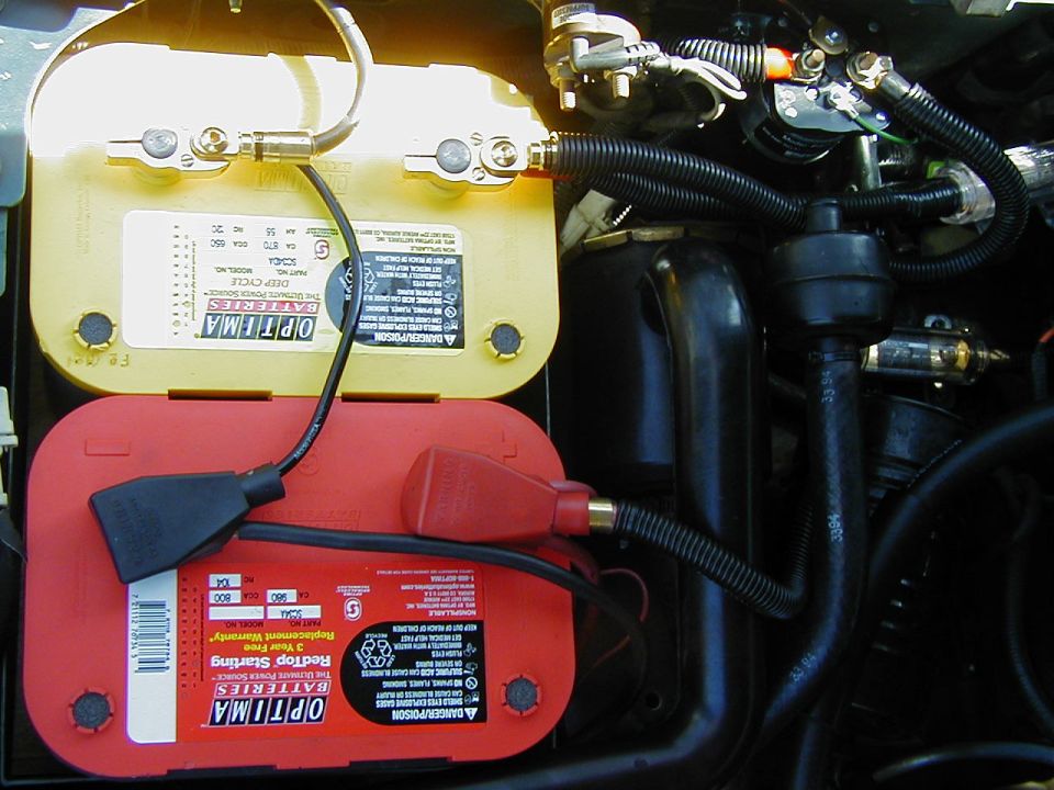 Yellow top is used for the stereo and Red is for vehicle starting and accesories with a 200 amp relay isolating the two.