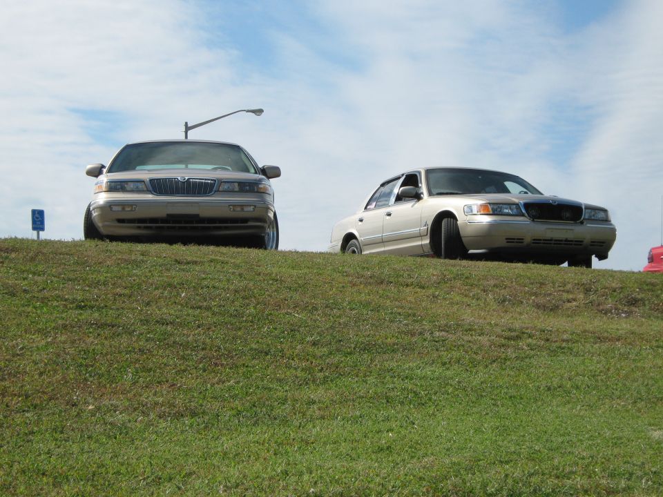 Front view of a 2000 Mercury Grand Marquis on a hill