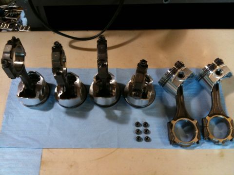 1993 Toyota 4Runner - Engine components, including pistons and connecting rods, are arranged on a blue cloth, with the Supermotors.net logo in the corner.