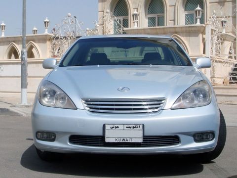 2002 Lexus ES 300 - A silver 2002 Lexus ES 300 is shown from the front, parked on a street with a decorative building in the background.
