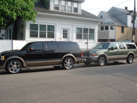 2000 Ford Excursion - street in Hazleton PA