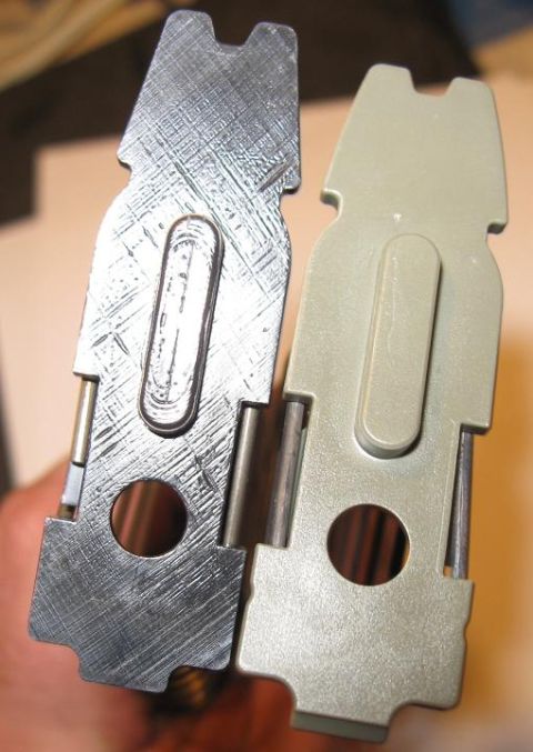 2000 Ford Crown Victoria - Comparison of a worn metal part next to a new one, with Supermotors.net branding visible.