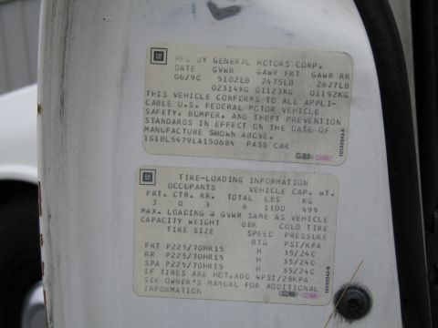 1991 Ford LTD Crown Victoria - GM certification data plate showing GVWR, GAWR, VIN and tire-loading information.