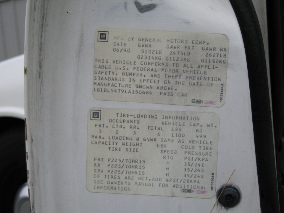 GM door-jamb certification label with GVWR, VIN and tire-loading information