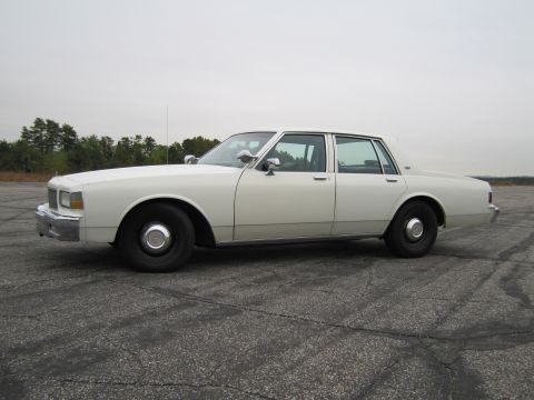 1991 Ford LTD Crown Victoria - This 1991 Chevrolet Caprice sedan features a side profile view, with police equipment mounted on the roof.