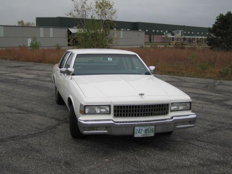 1991 Ford LTD Crown Victoria - This Chevrolet Caprice sedan does not match the registry's claim of a 1991 Ford Crown Victoria LTD.