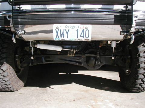 1995 Ford Bronco - This swap to the top yields about 2.75-3" more clearance for the steering rods.