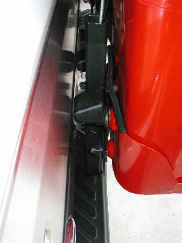 1995 Ford Bronco - Uses two little bumperettes. Stays in place firmly and makes no noise.