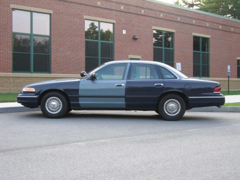 2001 Ford Crown Victoria - This 2001 Ford Crown Victoria police car has a distinctive two-tone paint scheme.