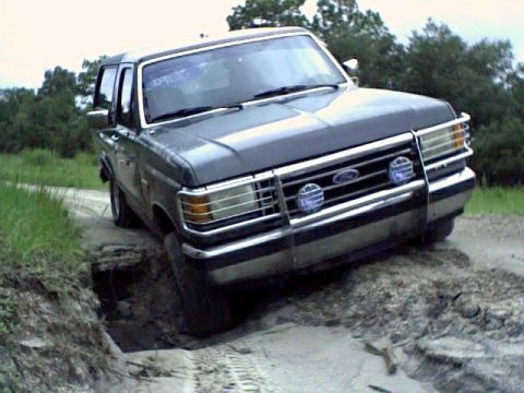 1991 Ford Bronco - 3 wheels