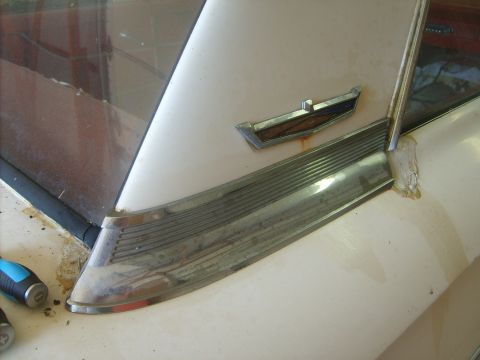 1963 Ford Galaxie - sail panel trim removal. First I spray down in behind the panel with WD40 until it is running out from behind the trip.