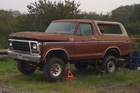 1978 Ford Bronco - Got the rear axle in, about to remove the front
