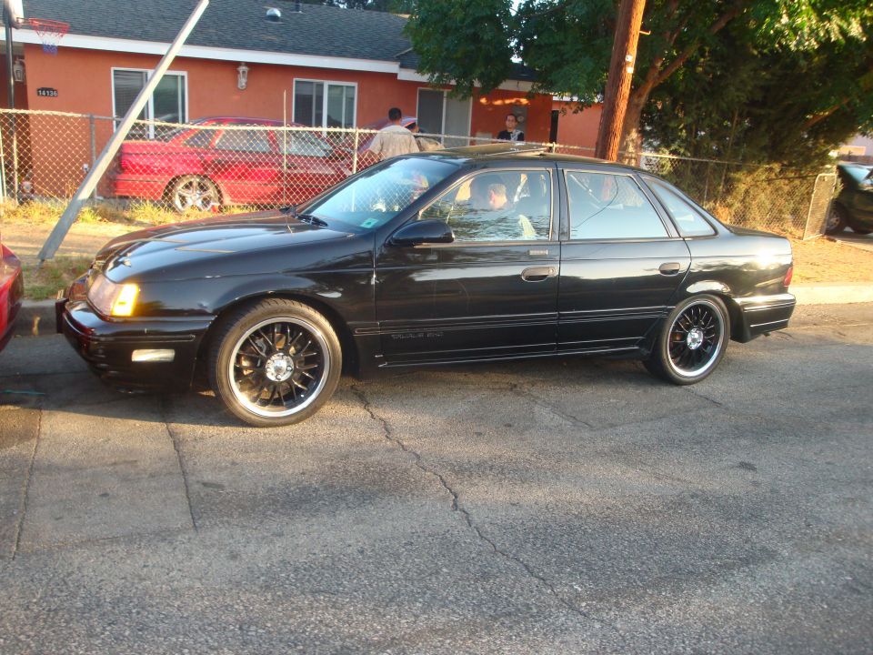 Black 1993 Ford Taurus sedan, side view
