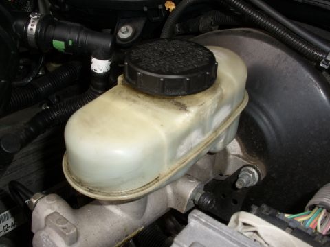 2005 Ford Crown Victoria photo