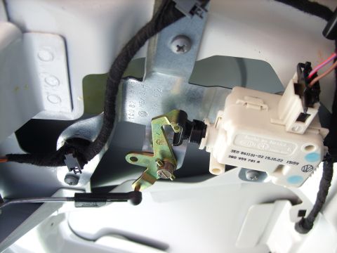 2003 Volkswagen Beetle - Trunk lid latch...