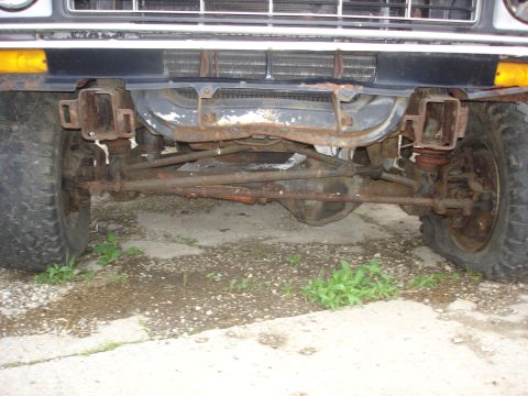 1978 Ford E250 - Front axle and suspension details of a 1978 Ford E250 van.