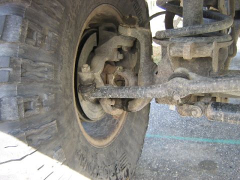 1998 Dodge 1500 - Detail of a truck's wheel well and suspension system, with visible Supermotors.net watermark.