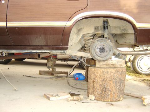 1984 Ford LTD - side few. you can see the old 7.5 in photo too