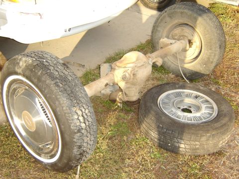 1984 Ford LTD - the old 7.5 out .now put in the 8.8