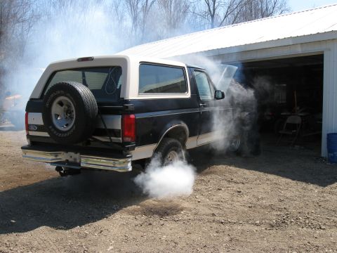 1992 Ford Bronco - This 1992 Ford Bronco is producing a large amount of smoke from its engine and exhaust.