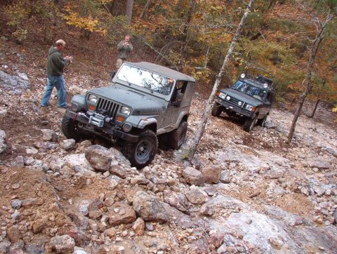 1983 Ford Bronco - Both Andy & Greg found the Ravine challenging. Many rocks were stacked, and some winching was involved.