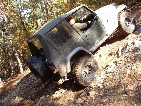 1983 Ford Bronco - Both Andy & Greg found the Ravine challenging. Many rocks were stacked, and some winching was involved.