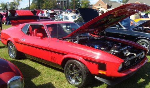 2007 Ford Mustang - 1971 Ford Mustang Mach 1 on display at an outdoor car show.