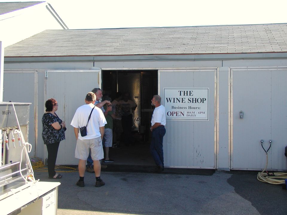Sunday tour of a local organic vinyard and winery for those who weren't in a rush to get back home.