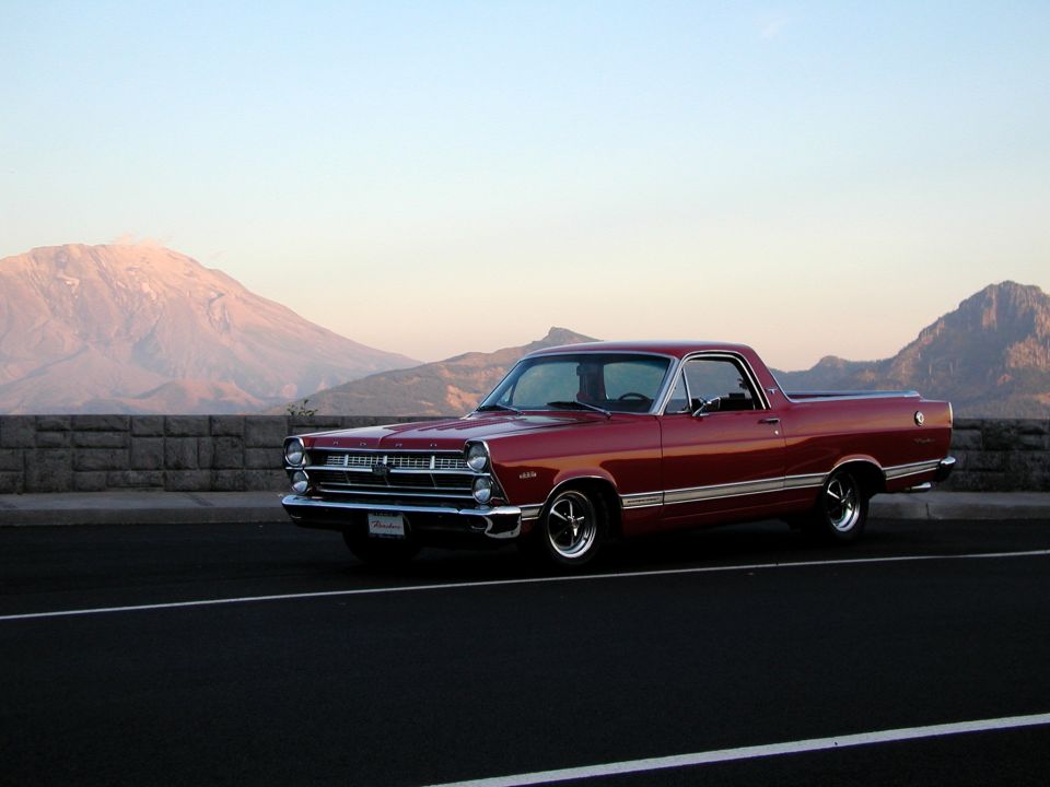 Glamour shots taken on the road to the Mount Saint Helens Observatory. Taken August 16, 2009.
.