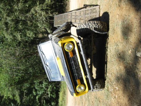 1973 Ford Bronco - This SUV has a distinctive grille and body style that does not match the claimed 1973 Ford Bronco.