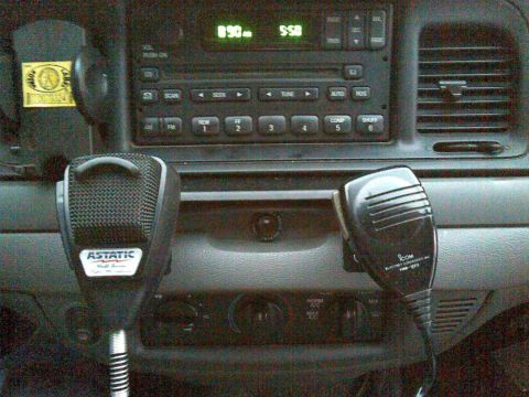 2003 Ford Crown Victoria - Crown Vic specific dual mic holder