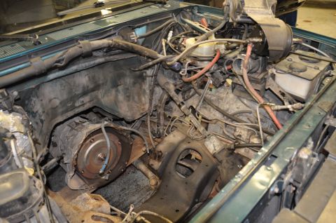 1996 Ford Bronco - Engine bay of a 1996 Ford Bronco with the transmission removed, revealing internal components.