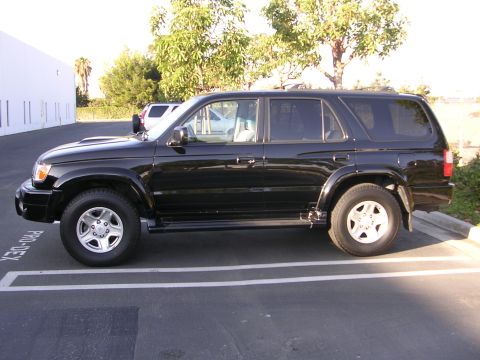 2000 Toyota 4Runner - Side view of a black 2000 Toyota 4Runner parked in a lot.