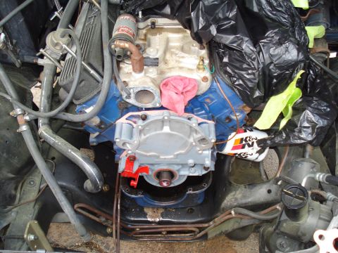 1984 Ford Bronco - Close-up view of an engine assembly, a K&N oil filter and blue valve covers.