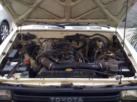1989 Toyota Pickup/SR5 - Engine bay of a 1989 Toyota Pickup/SR5, showing the engine and surrounding components.
