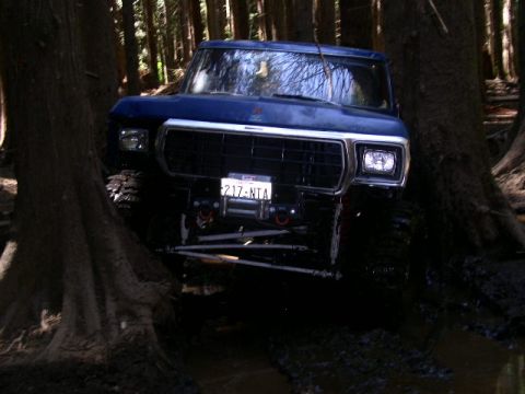 1979 Ford Bronco - Tight squeeze