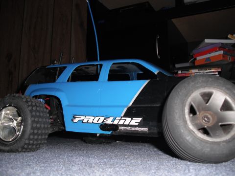 1991 Ford Bronco - RC car body with "PRO-LINE" graphics and website visible on the side.