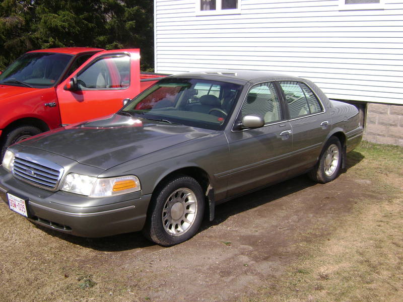 1999 Ford Crown Victoria in 2009