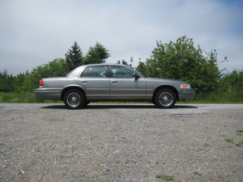 1999 Ford Crown Victoria - NOT sitting Low anymore! Still rides smooth, too!