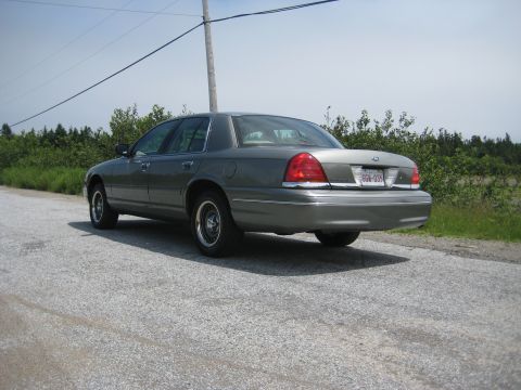 1999 Ford Crown Victoria - Got rid of the corroded aluminum rims and mudflaps. Say "NO" to Low!!