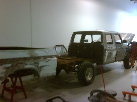 1979 Ford F-250 - Disassembled 1973 Ford F-Series crew cab truck chassis sits next to its bed section.