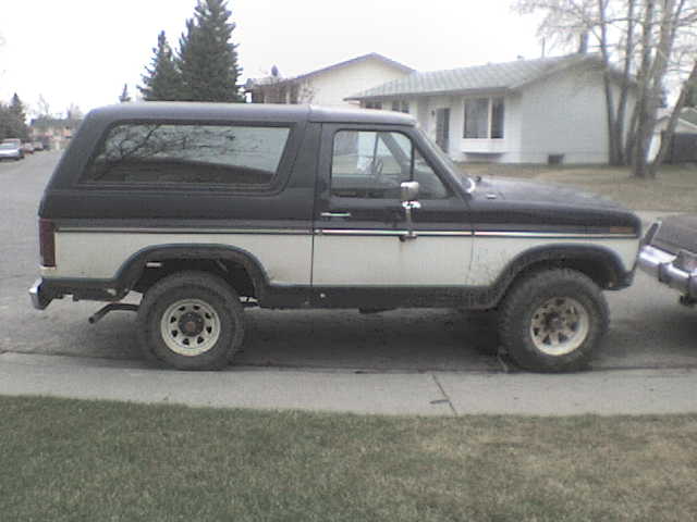 1985 Ford Bronco two-tone black and white side view