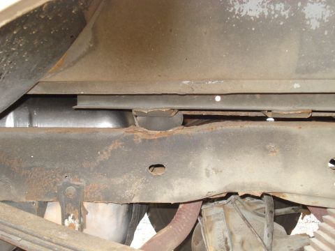 1988 Ford Bronco - Body mount just above the rear axle.