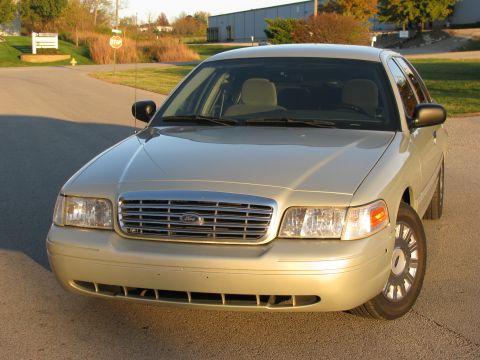 2004 Ford Crown Victoria - Front view of a gold 2004 Ford Crown Victoria.