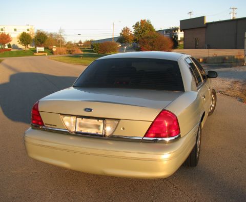2004 Ford Crown Victoria - No antenna holes.