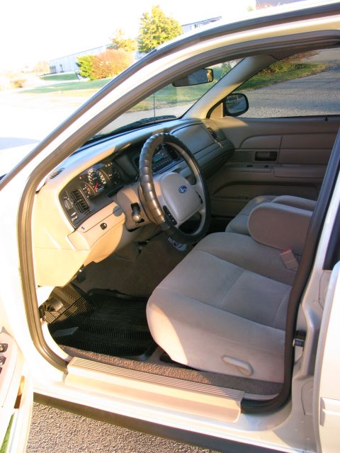 2004 Ford Crown Victoria - Mint interior.