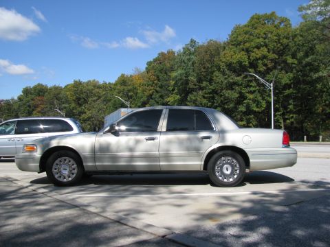 2004 Ford Crown Victoria - TN rest area.