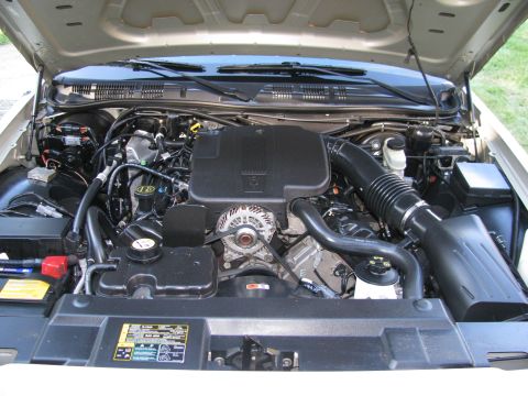 2004 Ford Crown Victoria - Note the Marauder-style airbox. Standard on 2004 P71s.