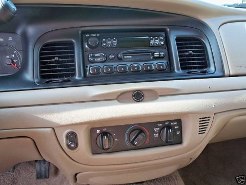2004 Ford Crown Victoria - Interior view of the dashboard, the radio and climate control system.