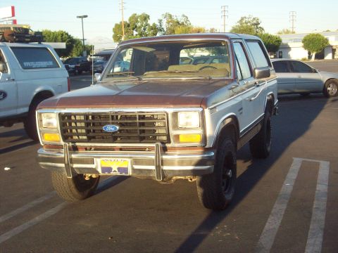 1995 Ford Bronco - This Ford Bronco features a two-tone paint job and a prominent front grille.
